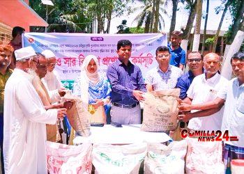 মোল্লাহাটে কৃষি প্রণোদনার সার ও বীজ বিতরণ।