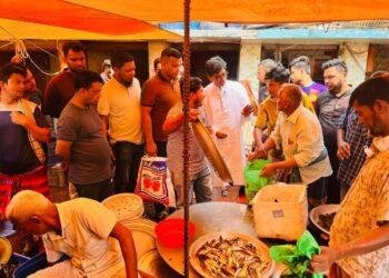 কুমিল্লায় কাঁচাবাজার পরিদর্শনে কৃষিমন্ত্রী