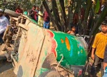 কুমিল্লার দেবীদ্বারে বাসের চাপায় সিএনজি ধুমড়ে মুচড়ে নিহত-১;আহত ৩