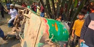 কুমিল্লার দেবীদ্বারে বাসের চাপায় সিএনজি ধুমড়ে মুচড়ে নিহত-১;আহত ৩
