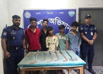 কুমিল্লায় কিশোর গ্যাংয়ের অস্ত্র মহড়া: ৫ জন গ্রেপ্তার