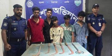 কুমিল্লায় কিশোর গ্যাংয়ের অস্ত্র মহড়া: ৫ জন গ্রেপ্তার