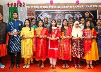 কুমিল্লায় “আপন আলোয়” আবৃত্তি সন্ধ্যা: নবীন কণ্ঠে কবিতার অনন্য মঞ্চায়ন