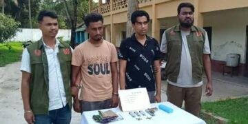 কুমিল্লায় বিদেশি পিস্তল, ম্যাগাজিন ও গুলিসহ : মাদক নিরাময় কেন্দ্রের চেয়ারম্যান ও কর্মচারী গ্রেপ্তার