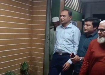 কুমিল্লায় ১২ ঘণ্টা পর থানা থেকে ছাড়া পেয়েছেন বিএনপি নেতা রেজাউল