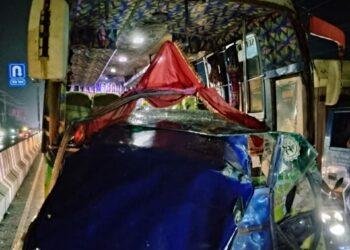 উল্টো পথে অটোরিকশা, বাসের ধাক্কায় প্রাণ গেল ৩ জনের